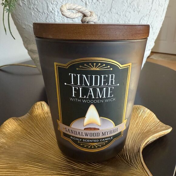 Tinder Flame Wooden Wick  Richly Scented Candle in Sandalwood Myrrh 8 OZ New 3 - Picture 1 of 6